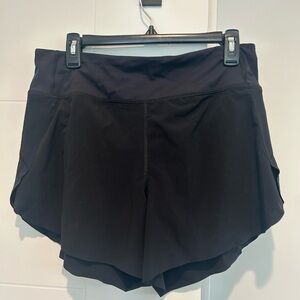 Athleta Run With It 4.5” Shorts Size M